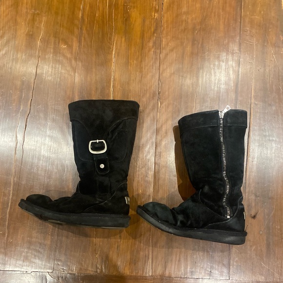 Black Ugg Retro Cargo boots - Picture 2 of 8